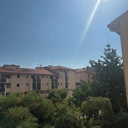 Apartamento T3 Center Menton- Parking